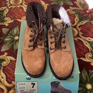 EARTH SHOE, LADIES  BROwn LEATHER SUEDE ANKLE BOOT, SIZE 7